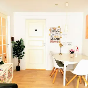 300 Meter Walk To Lego House - 80m2 Two Bedroom With Garden - Unit B Apartment